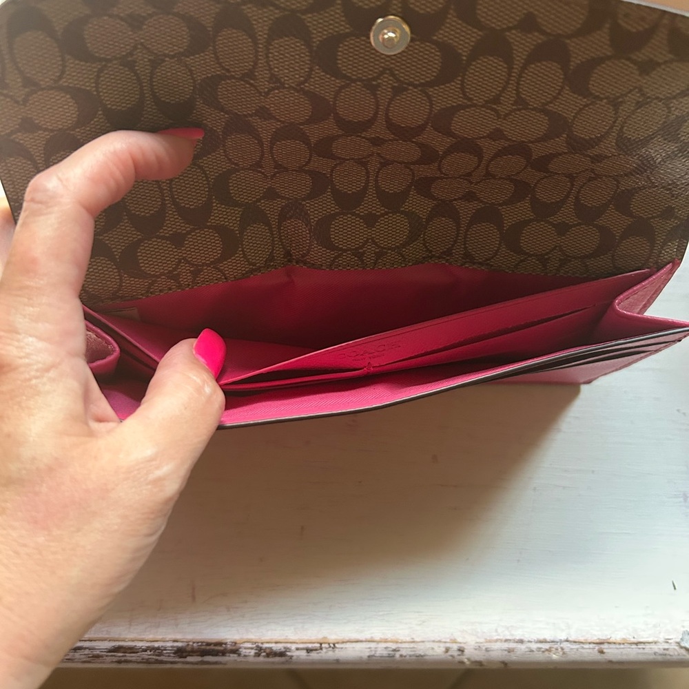 Nwt faux Coach Hot Pink Pebbled Leather Continental Wallet - Picture 8 of 10